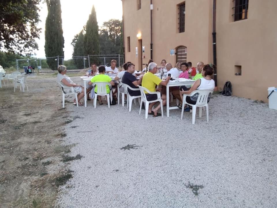 Hostal Badia Altopascio Buitenkant foto