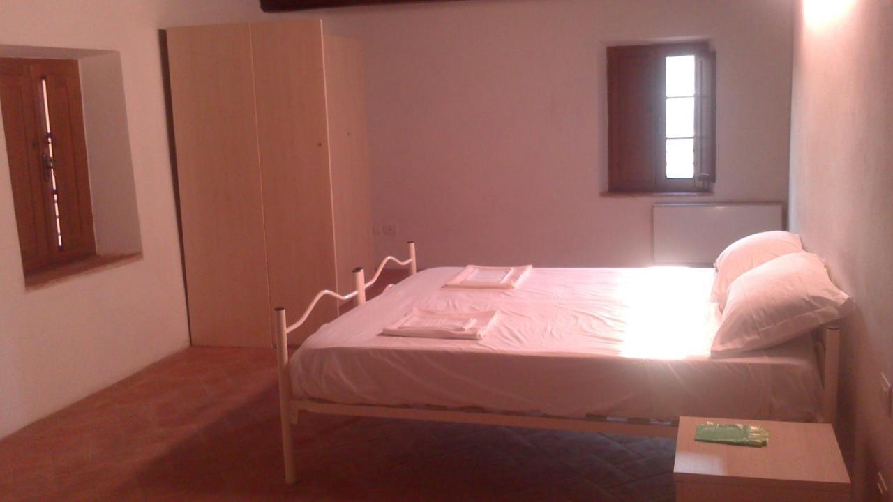 Hostal Badia Altopascio Buitenkant foto